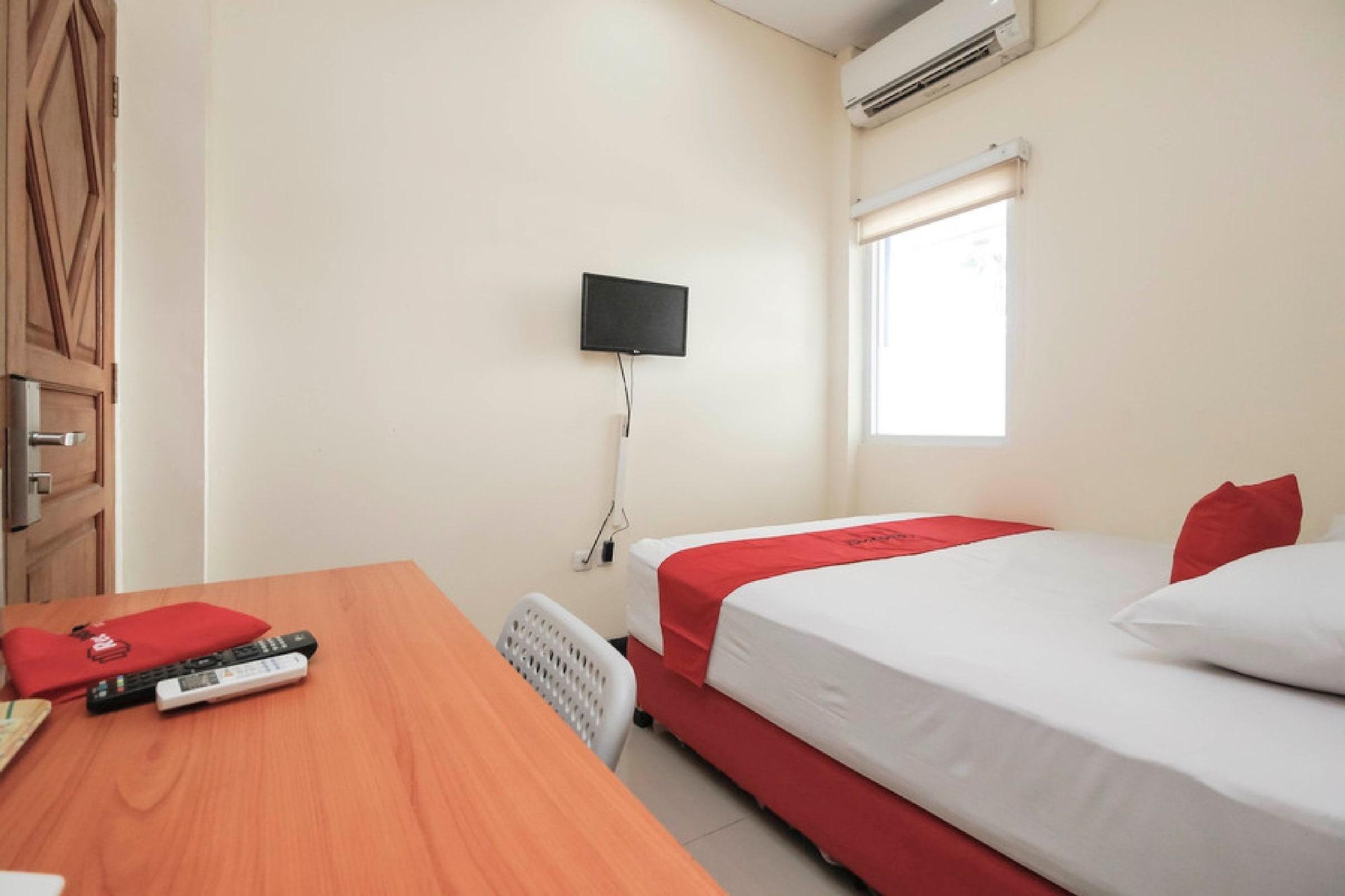 Reddoorz Plus @ Jalan Pemuda Джакарта Экстерьер фото