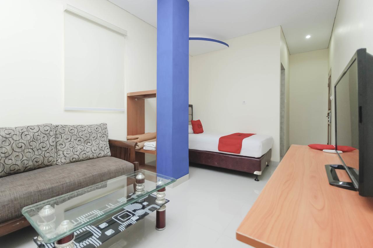 Reddoorz Plus @ Jalan Pemuda Джакарта Экстерьер фото